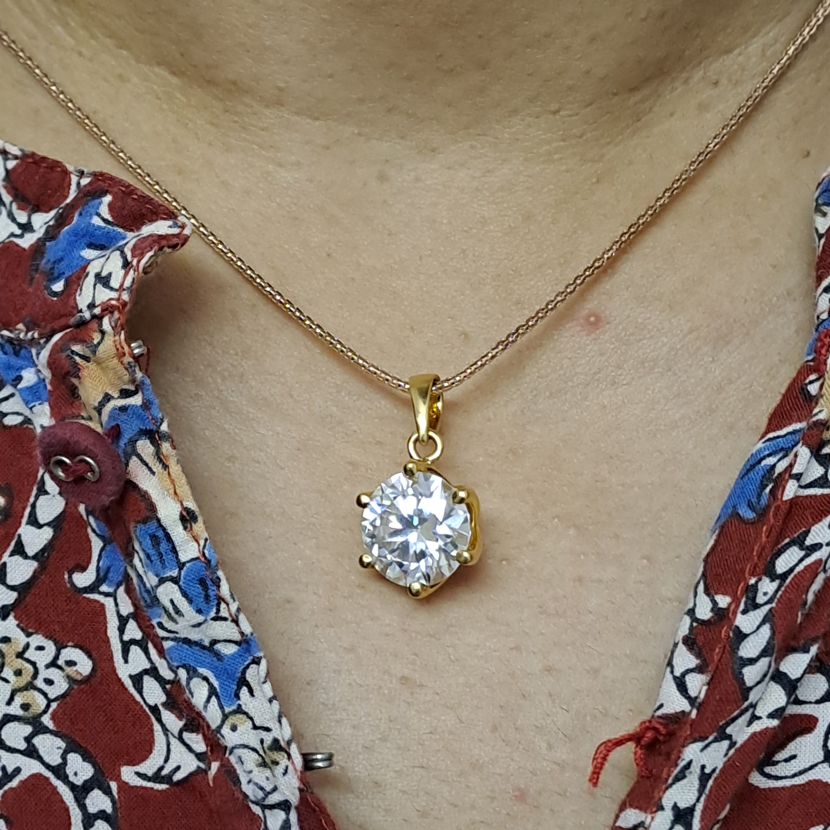 Moissanite pendant outlet